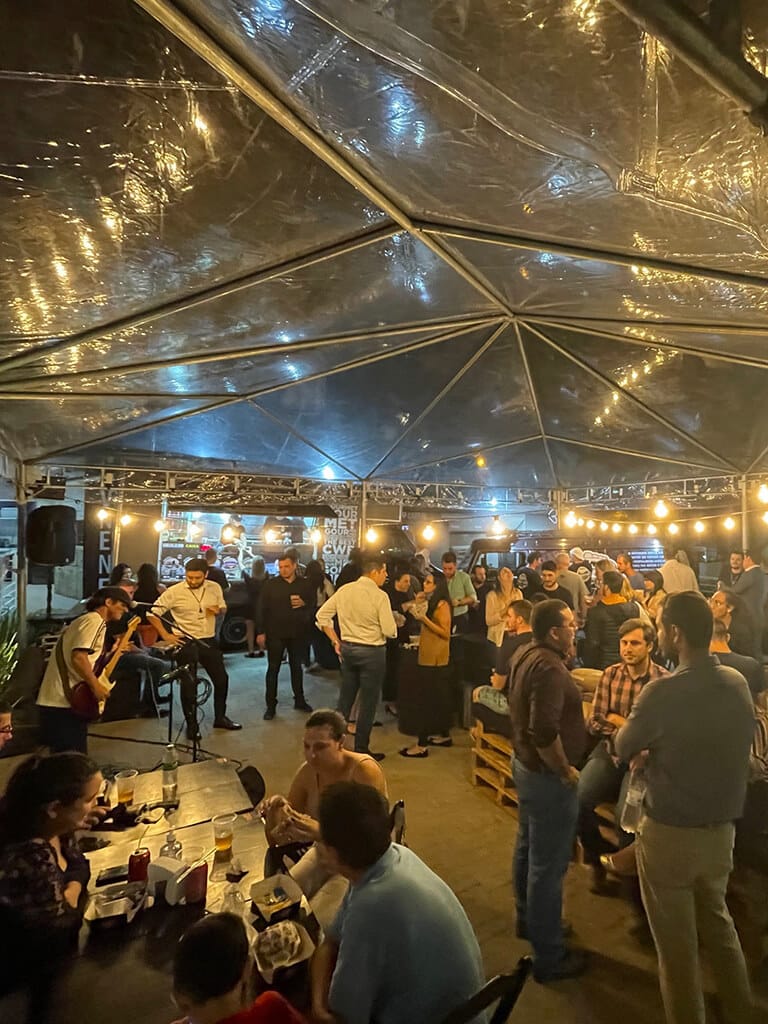 Moradores do Cabral ganham happy hour ao ar livre
