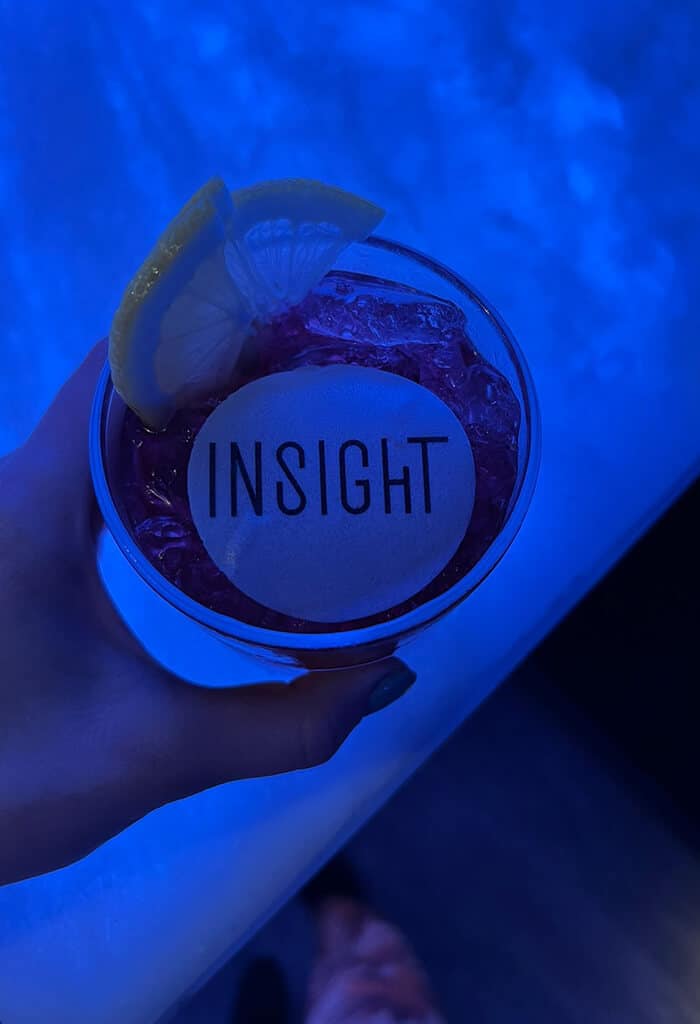 bebida com logo da insight