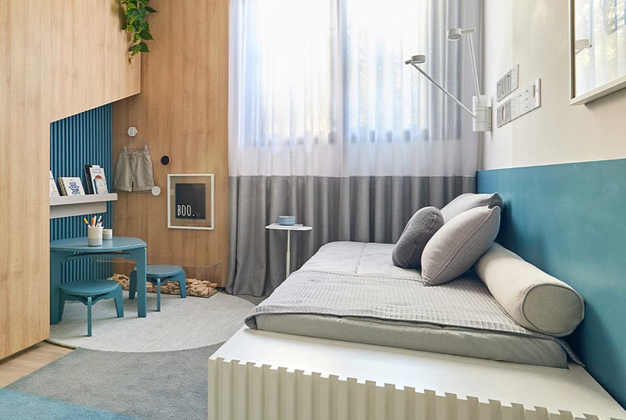 Quarto montessoriano com tons de azul