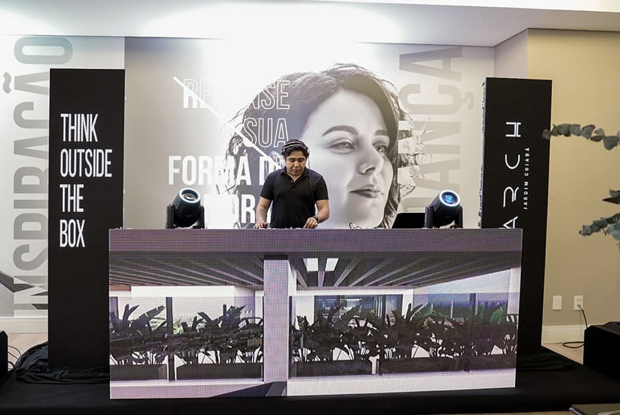 dj no evento Arch jardim 