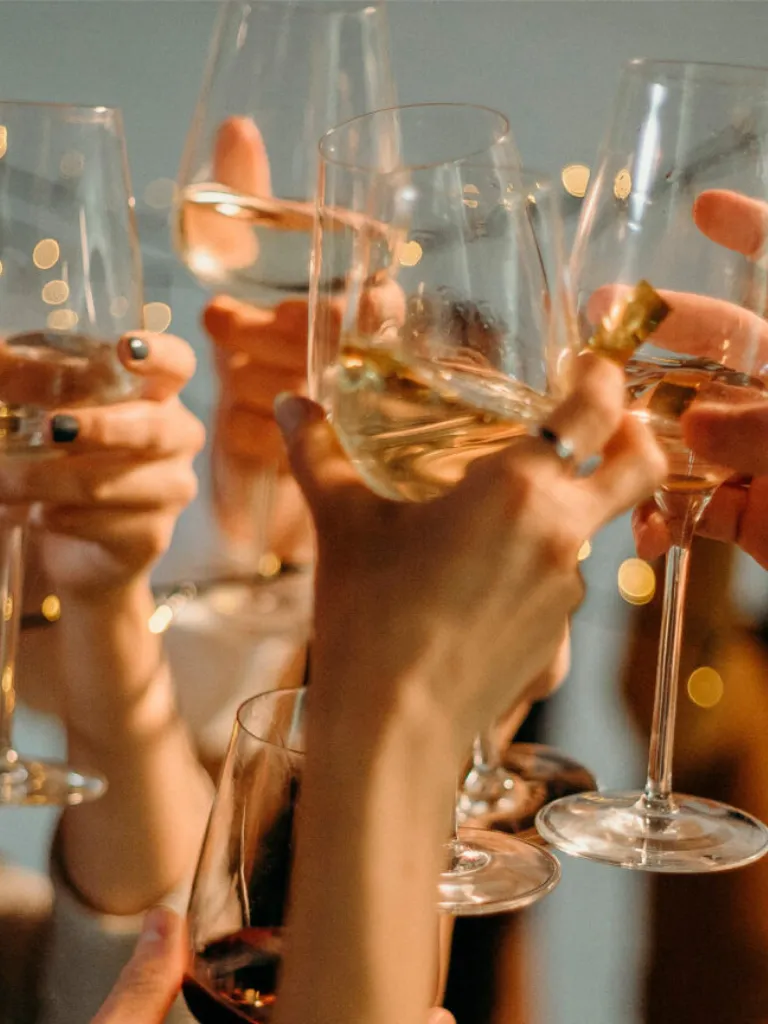 9 Drinks de Natal com e sem álcool para você surpreender convidados