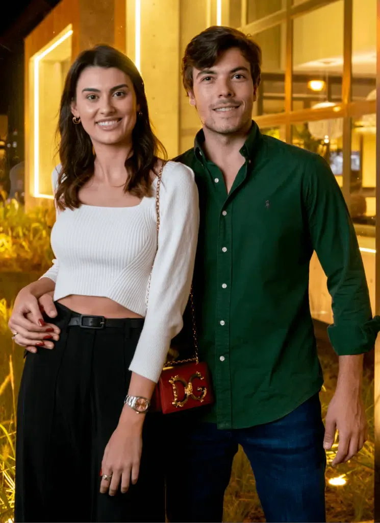 casal na entrega do empreendimento