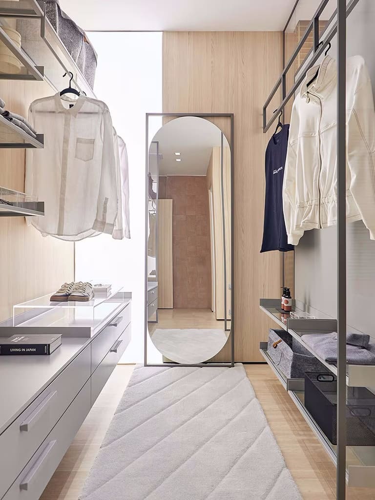 Confira 9 dicas práticas para montar um closet pequeno