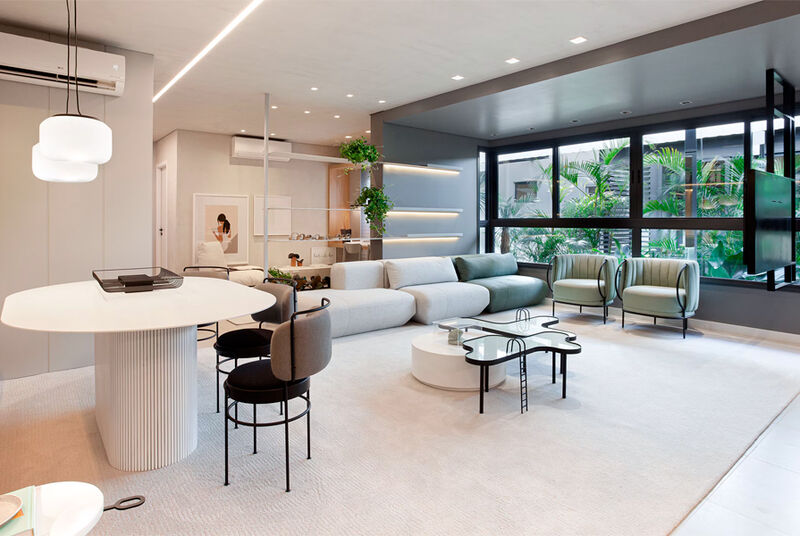 Sala moderna com sofás e decoração minimalista