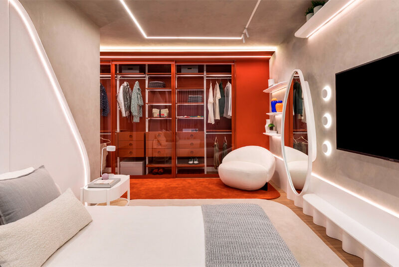 Sala moderna com estante e móveis minimalistas