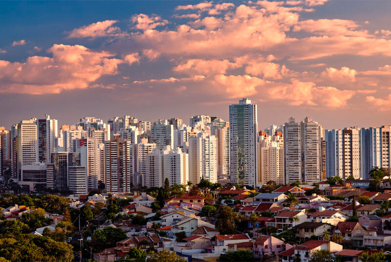 Vista panorâmica de prédios e casas em São Paulo