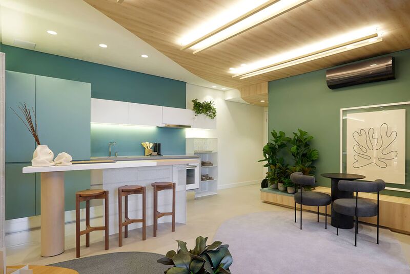 Cozinha moderna com móveis minimalistas e plantas decorativas
