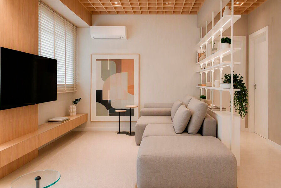 Sala de estar moderna com sofá e TV